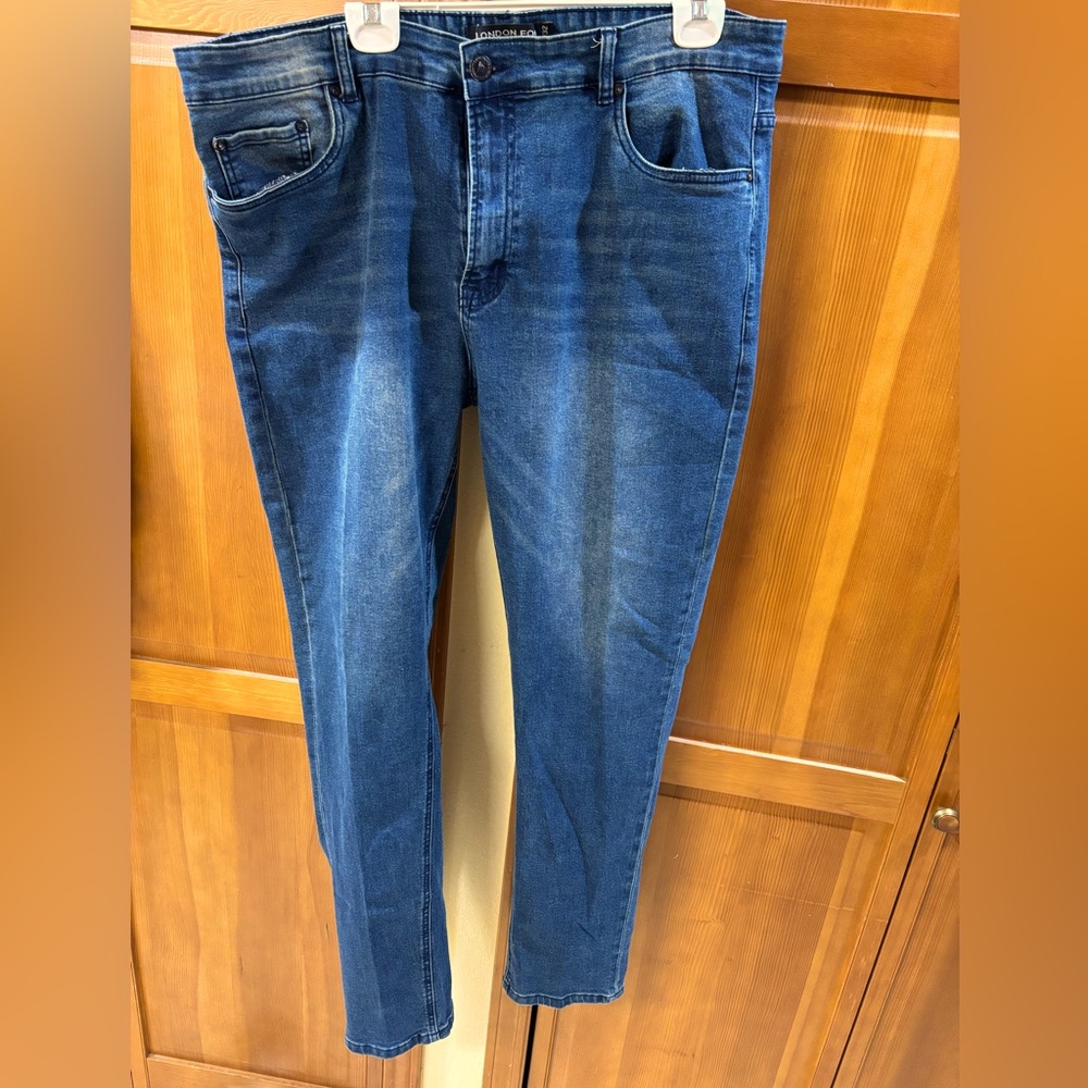 London Fog men’s straight leg jeans, like new condition. Sz 40/32